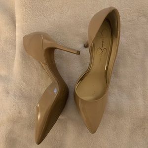 Jessica Simpson pumps